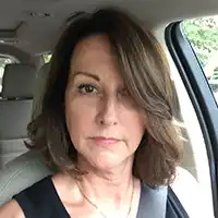 Изображение женщины, написавшей отзыв о консультации